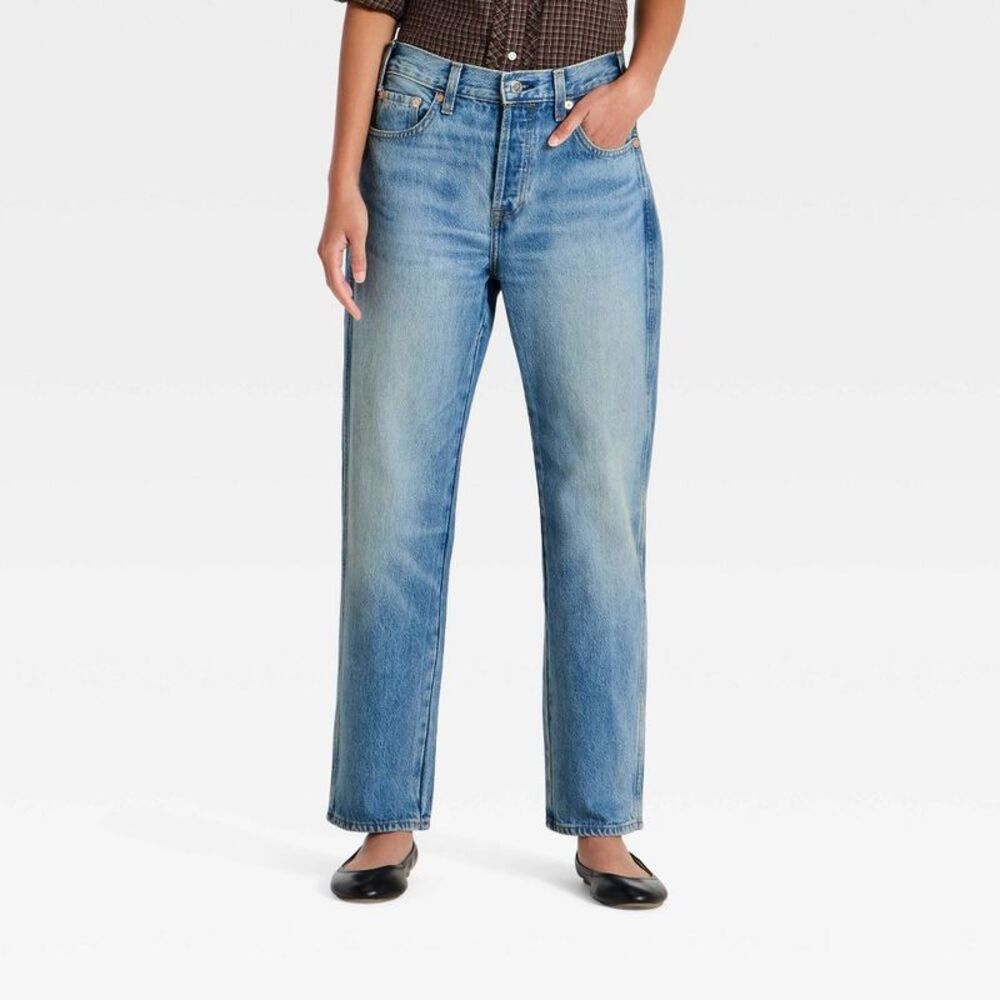 Women's Mid-Rise Boyfriend Jeans - Universal Thread Light Wash 6